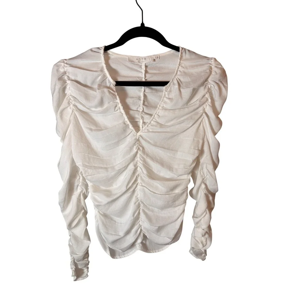 ASTR The Label White Ruched‎ V-Neck Puff Sleeve Blouse Small Victorian Coquette